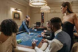 Antarmuka aplikasi bayar toto menampilkan meja live dealer blackjack dengan dealer profesional